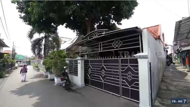 12 Potret Kondisi Rumah Mpok Atiek yang Jarang Tersorot, Dibeli Seharga Rp58 Juta, Ada di Gang Sempit