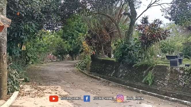 8 Potret Makam Kasino Warkop DKI Setelah 24 Tahun Meninggal, Kondisinya Bikin Syok