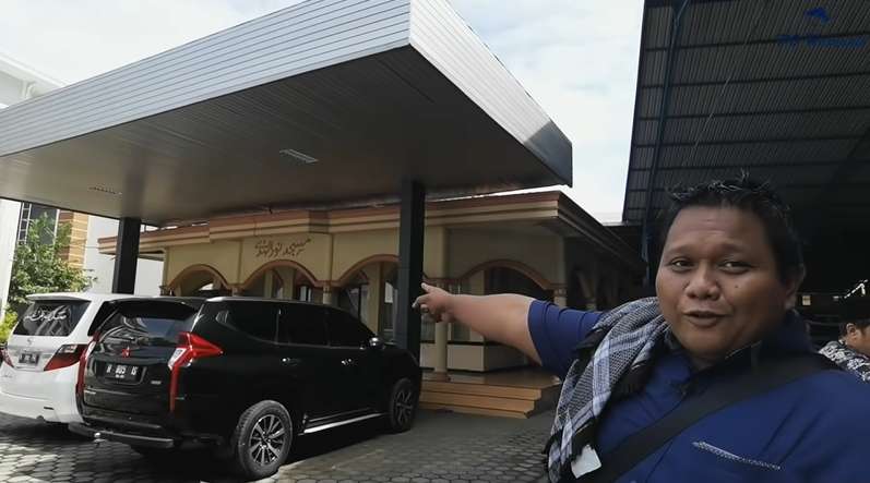 10 Potret Rumah Mewah Haryanto ‘Si Raja Bus Asal Kudus’, Punya Garasi Seluas 1,2 Hektar