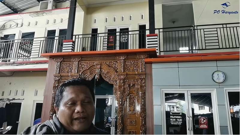 10 Potret Rumah Mewah Haryanto ‘Si Raja Bus Asal Kudus’, Punya Garasi Seluas 1,2 Hektar