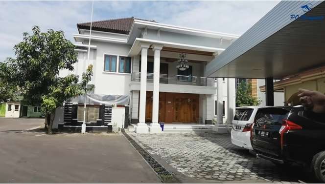 10 Potret Rumah Mewah Haryanto ‘Si Raja Bus Asal Kudus’, Punya Garasi Seluas 1,2 Hektar