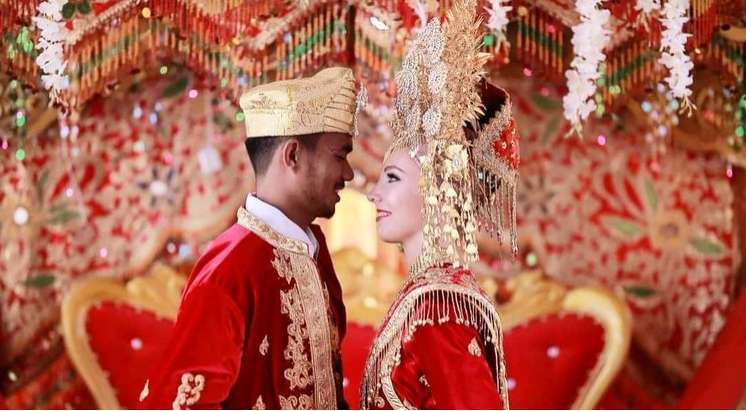 Ingat Nelayan Asal Padang yang Nikahi Bule Perancis? Sempat Ditipu, Kini Jadi Konglomerat, Lihat 7 Potretnya
