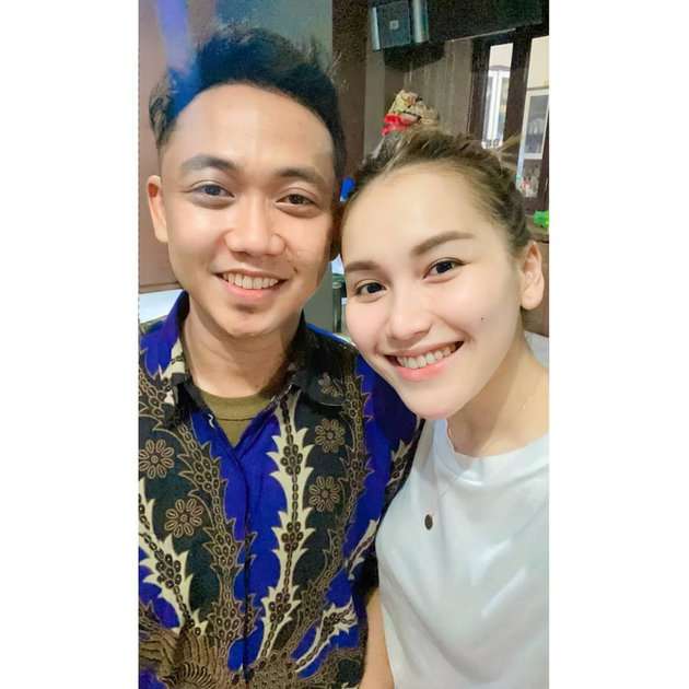 6 Potret Ayu Ting Ting Hadiri Acara Tunangan Sepupu, Parasnya Curi Perhatian!