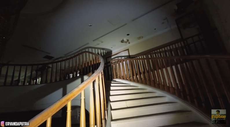 10 Potret Rumah Mewah Terbengkalai Milik Konglomerat yang Buron, Ada Kunci Mobil Presiden!