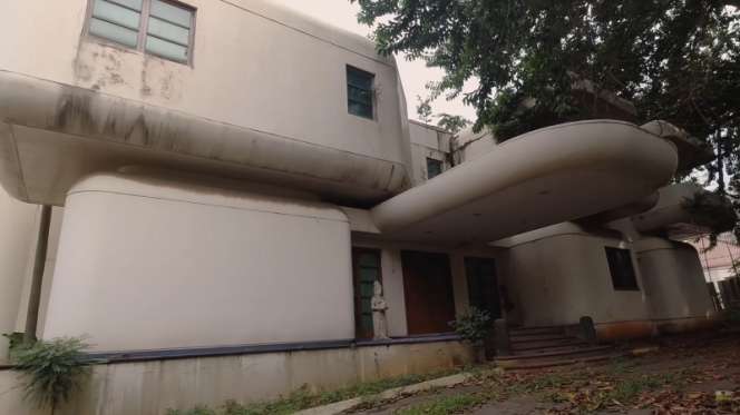 10 Potret Rumah Mewah Terbengkalai Milik Konglomerat yang Buron, Ada Kunci Mobil Presiden!