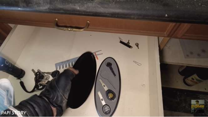 10 Potret Rumah Mewah Terbengkalai Milik Konglomerat yang Buron, Ada Kunci Mobil Presiden!