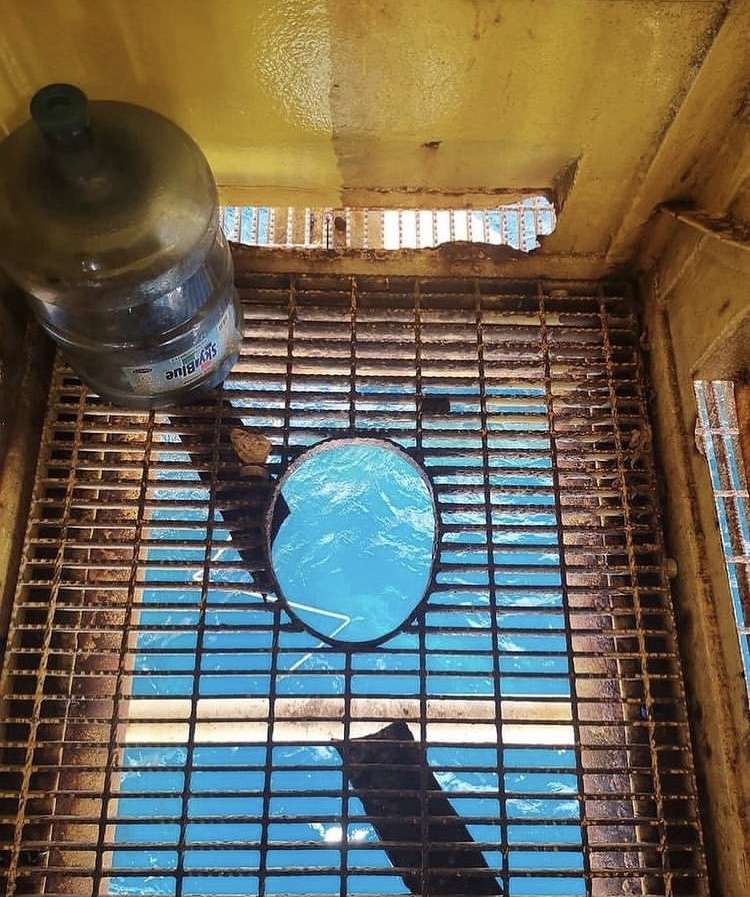 10 Potret Bangunan Nyeleneh Di Atas Air, Bikin Mikir Keras!