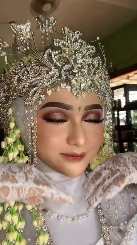 8 Potret Transformasi Pengantin Ini Bikin Melongo, Beda Banget, Jadi Cantik Bak Barbie!