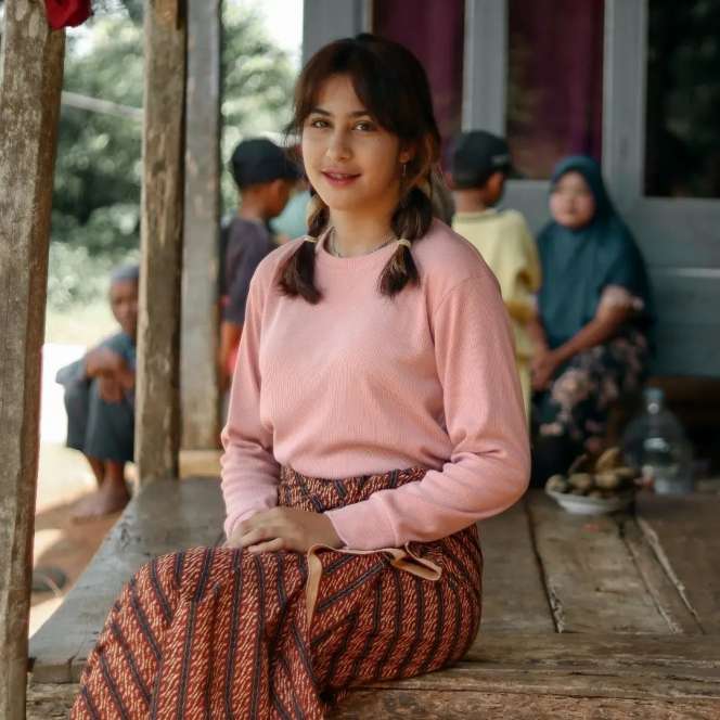 8 Potret Gadis Desa Cantik Keturunan Palestina di Sukabumi yang Viral, Tinggal di Gubuk Reyot!