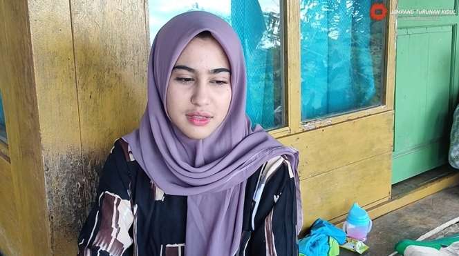 8 Potret Gadis Desa Cantik Keturunan Palestina di Sukabumi yang Viral, Tinggal di Gubuk Reyot!