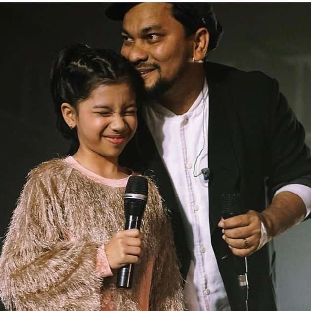 5 Potret Ayesha Anak Perempuan Tompi yang Beranjak Remaja: Punya Suara Emas, Calon Penyanyi Masa Depan