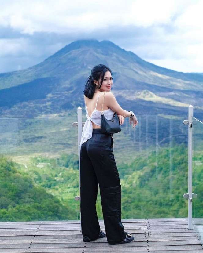 9 Potret Terbaru Wika Salim, Disebut Makin Kurus Hingga Bikin Khawatir!