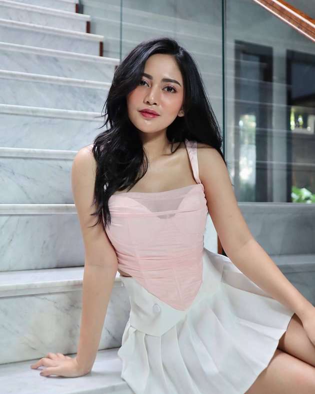 7 Potret Rachel Vennya yang Kini Berani Tampil Terbuka, Perut Rata Jadi Sorotan! 