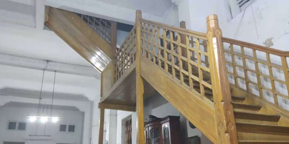 Bikin Bulu Kuduk Merinding! Potret Rumah Lokasi Syuting Film Suzzanna yang Masih Dihuni