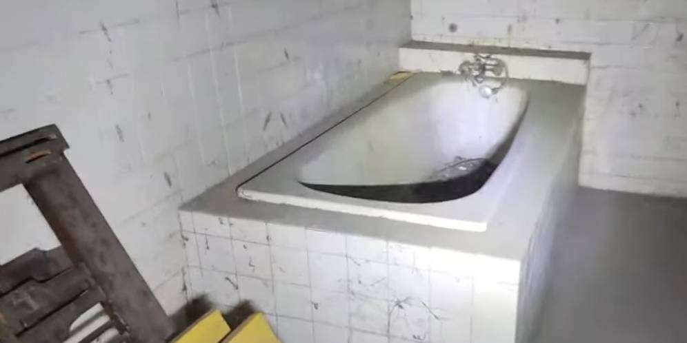 Bikin Bulu Kuduk Merinding! Potret Rumah Lokasi Syuting Film Suzzanna yang Masih Dihuni