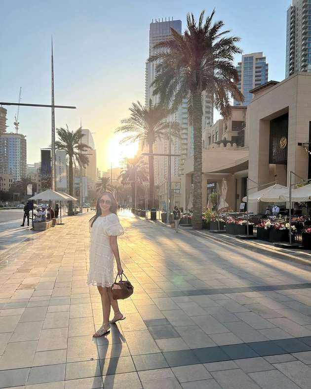 Resmi Bercerai, Dwi Ariyanti Pilih Liburan Ke Dubai, Parasnya Jadi Sorotan!