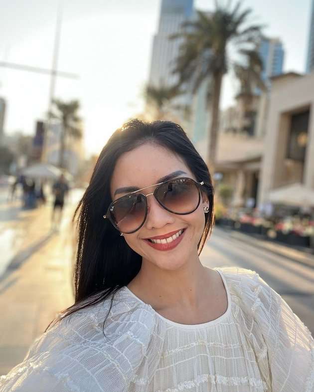 Resmi Bercerai, Dwi Ariyanti Pilih Liburan Ke Dubai, Parasnya Jadi Sorotan!