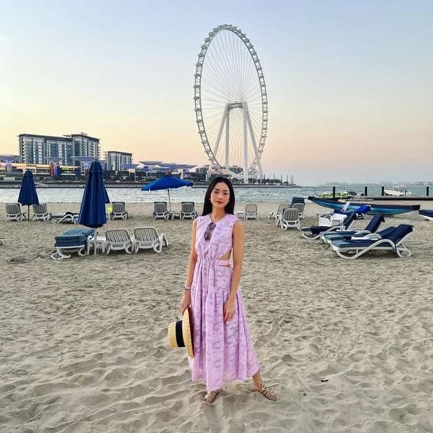 Resmi Bercerai, Dwi Ariyanti Pilih Liburan Ke Dubai, Parasnya Jadi Sorotan!