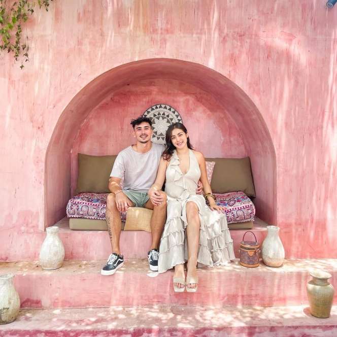 5 Artis Cantik yang Kepincut Sama Brondong, Ada Wulan Guritno Baru Go Public