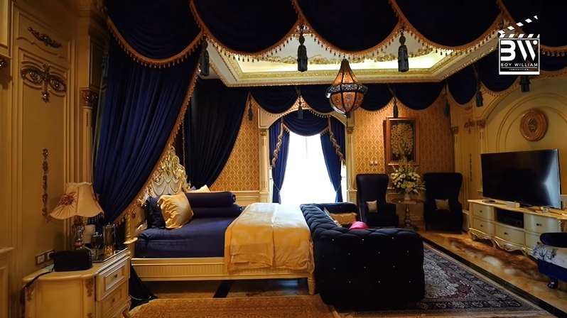 10 Potret Rumah Mewah HM Fitno 'Si Tukang Martabak' Pondok Indah, Istana Berlapis Emas!