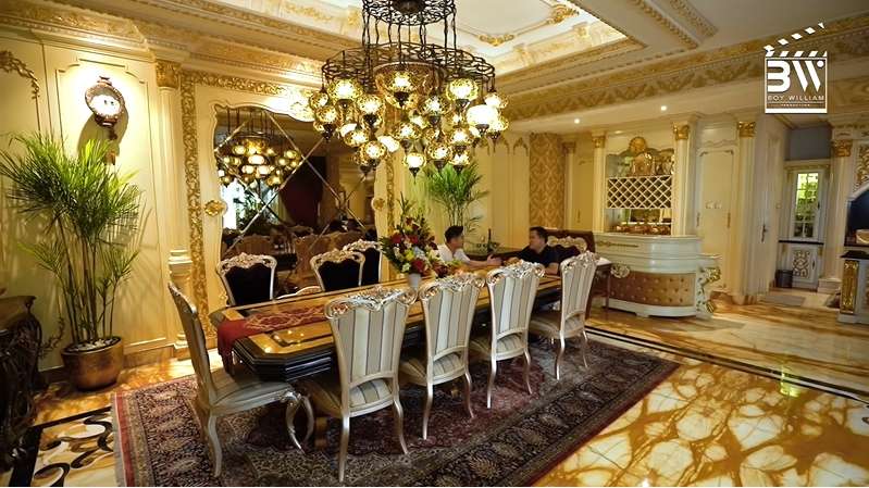 10 Potret Rumah Mewah HM Fitno 'Si Tukang Martabak' Pondok Indah, Istana Berlapis Emas!
