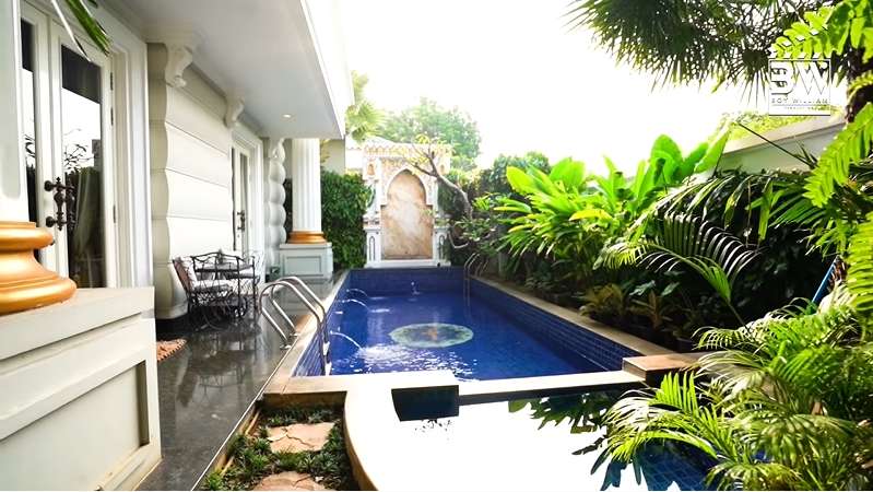 10 Potret Rumah Mewah HM Fitno 'Si Tukang Martabak' Pondok Indah, Istana Berlapis Emas!