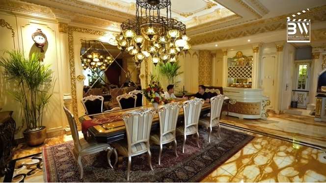 10 Potret Rumah Mewah HM Fitno 'Si Tukang Martabak' Pondok Indah, Istana Berlapis Emas!