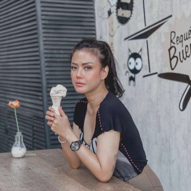9 Potret Nita Gunawan yang Dituding Dekat Dengan Raffi Ahmad, Sempat Kunjungi Beach Club Milik Sultan Andara!