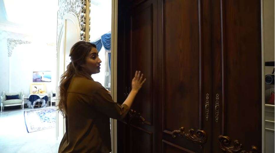 10 Potret Mewahnya Kamar Tania Nadira, Bak Milik Putri Kerajaan, Super Luas Ada Bioskopnya!