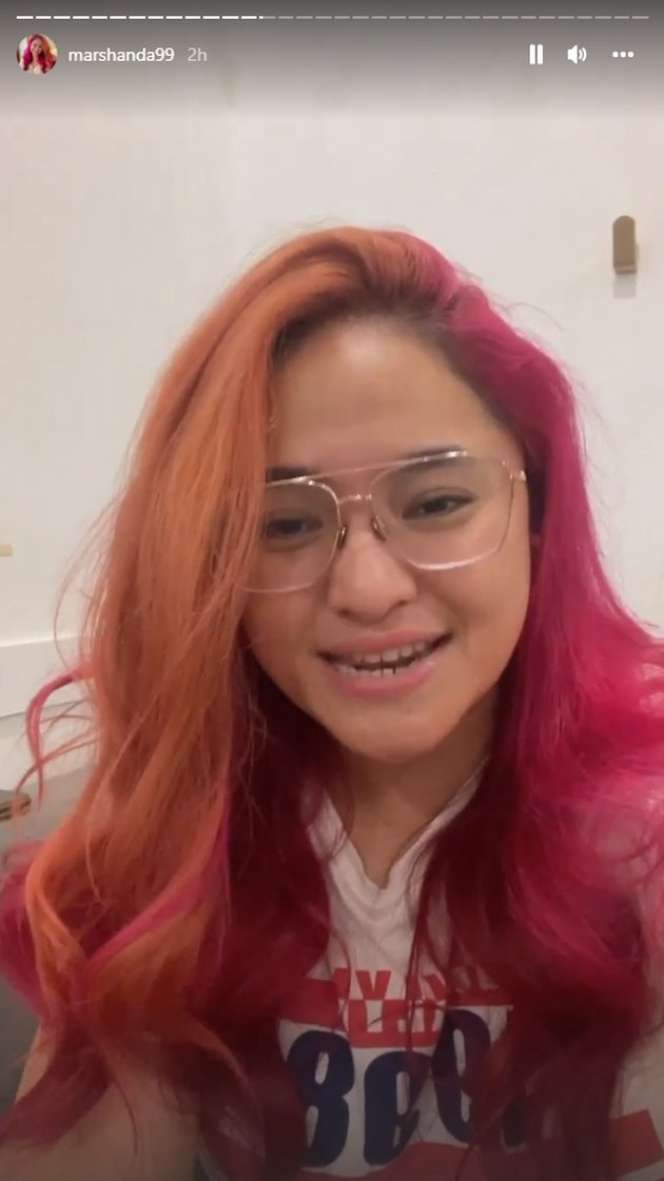 8 Potret Terbaru Marshanda Ganti Warna Rambut Jadi Hot Pink Cerah, Fresh Banget!