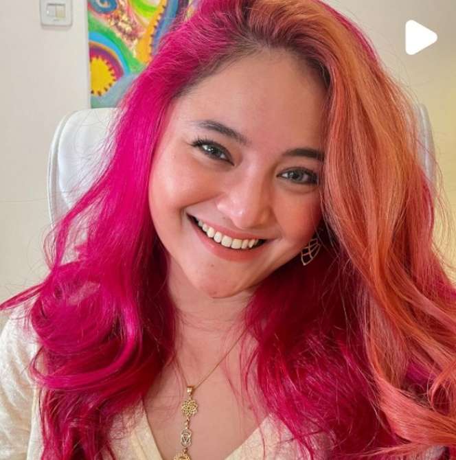 8 Potret Terbaru Marshanda Ganti Warna Rambut Jadi Hot Pink Cerah, Fresh Banget!