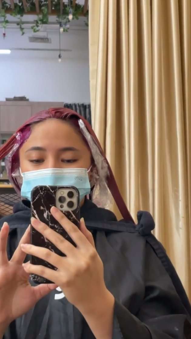 8 Potret Terbaru Marshanda Ganti Warna Rambut Jadi Hot Pink Cerah, Fresh Banget!