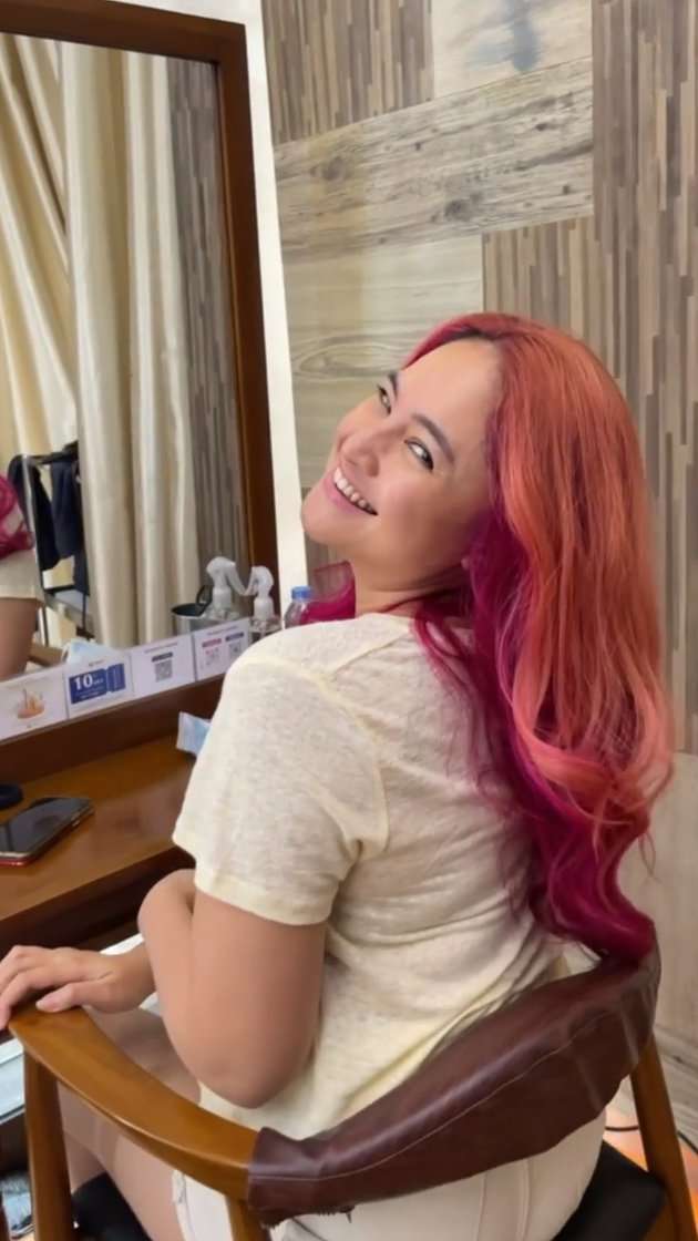 8 Potret Terbaru Marshanda Ganti Warna Rambut Jadi Hot Pink Cerah, Fresh Banget!