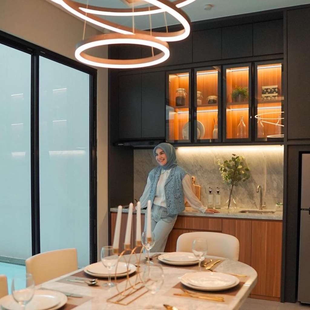Potret Rumah Baru Irish Bella Mengusung Konsep Futuristik Minimalis