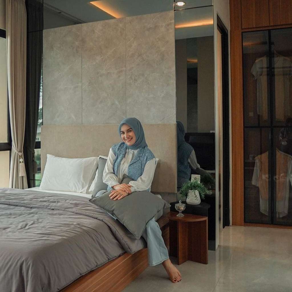 Potret Rumah Baru Irish Bella Mengusung Konsep Futuristik Minimalis