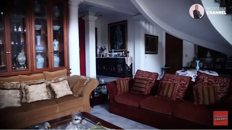 10 Potret Rumah Bams Samsons yang Super Mewah & Luas, Ada Ruang Koleksi Batman, Bikin Melongo!