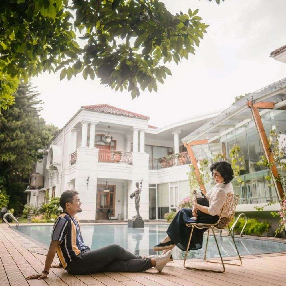 10 Potret Rumah Bams Samsons yang Super Mewah & Luas, Ada Ruang Koleksi Batman, Bikin Melongo!