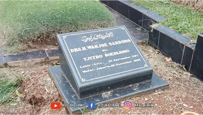 9 Potret Kondisi Makam Dono Warkop Setelah 20 Tahun, Penampakan Batu Nisan Jadi Sorotan!