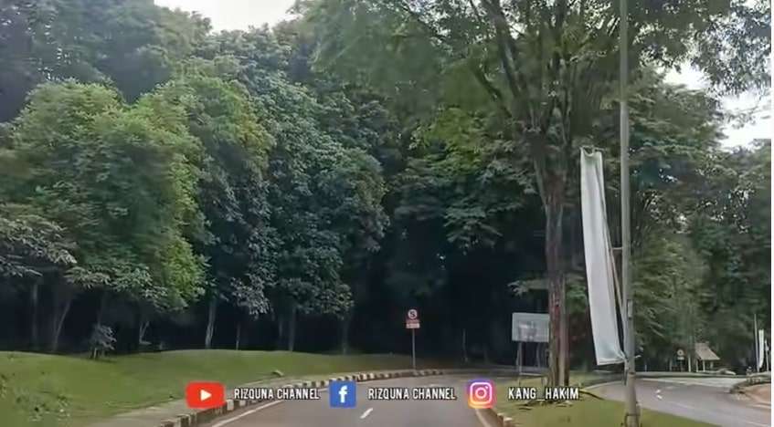 9 Potret Kondisi Makam Dono Warkop Setelah 20 Tahun, Penampakan Batu Nisan Jadi Sorotan!