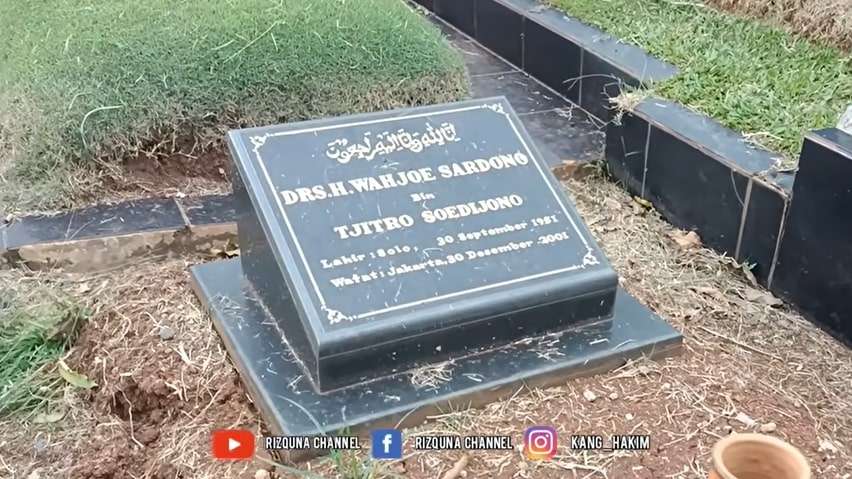 9 Potret Kondisi Makam Dono Warkop Setelah 20 Tahun, Penampakan Batu Nisan Jadi Sorotan!