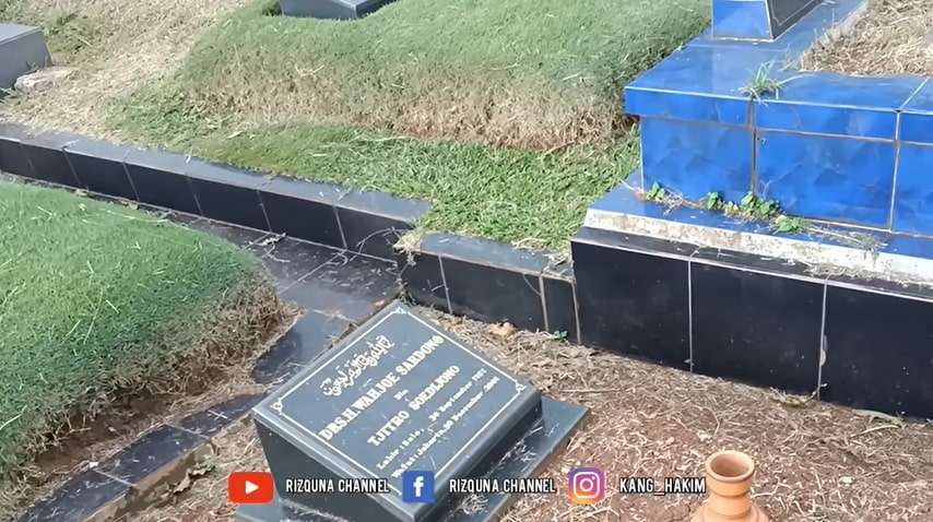 9 Potret Kondisi Makam Dono Warkop Setelah 20 Tahun, Penampakan Batu Nisan Jadi Sorotan!