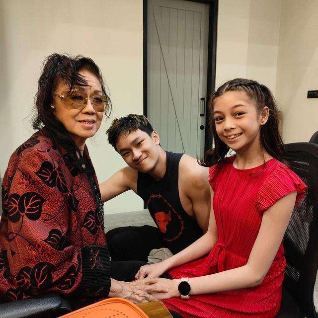 Potret Nada Tarina Putri Anak Angkat Deddy Corbuzier, Balerina Cantik Jadi Adik Baru Azka