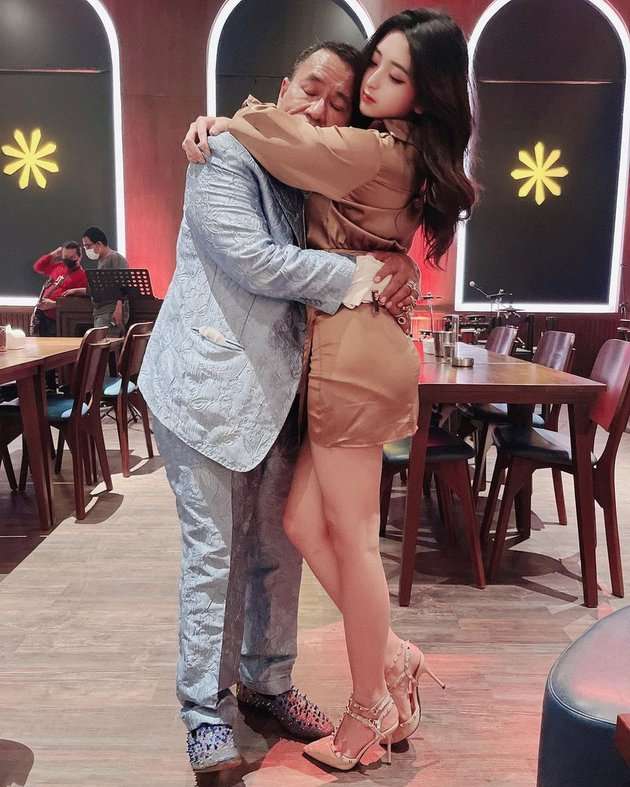 10 Potret Intan Nallendra ‘Aspri’ Hotman Paris ke-20, Hot & Kecantikannya Bak Barbie Hidup!