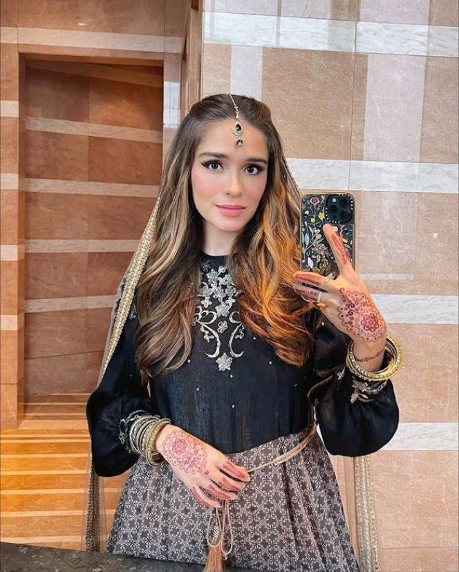 Punya Nama dan Wajah Bule Banget, 10 Seleb Ini Dikira Non Muslim!