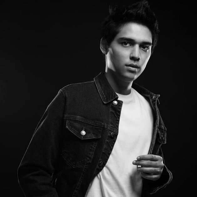 Punya Nama dan Wajah Bule Banget, 10 Seleb Ini Dikira Non Muslim!