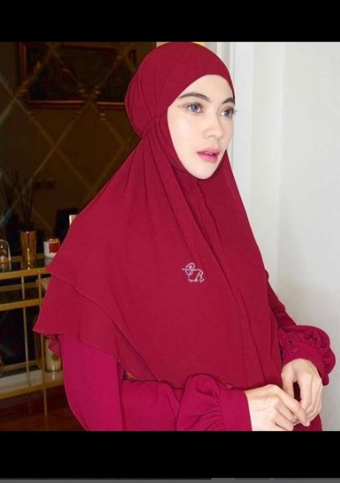8 Potret Terbaru Indah Dewi Pertiwi, Pilih Hijrah Usai Kunjungi Palestina!