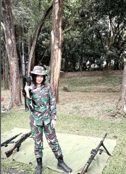 6 Potret Kowad TNI Hobi Naik Motor Cross, Paras Cantiknya Curi Perhatian!