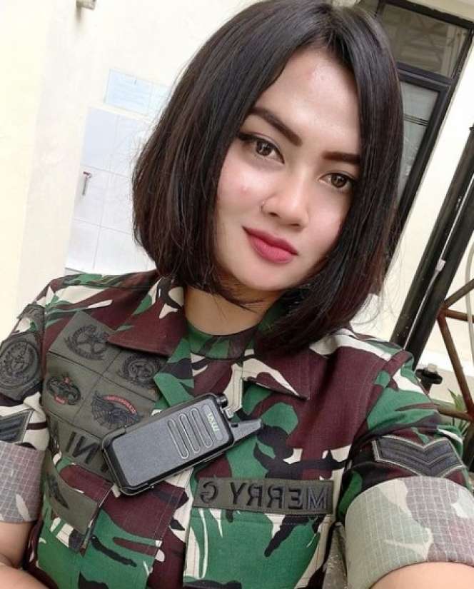 6 Potret Kowad TNI Hobi Naik Motor Cross, Paras Cantiknya Curi Perhatian!