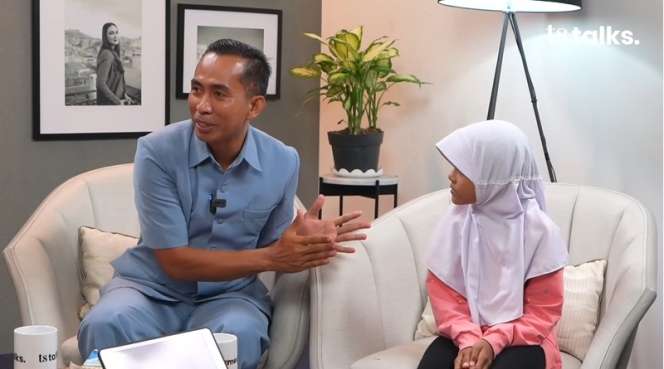 8 Potret Pak Ribut dan April, Guru VS Murid yang Viral Setelah Bahas Kaum Sodom