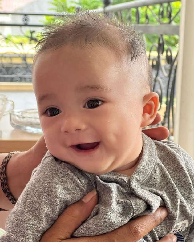 Potret Terbaru Baby Adzam, Punya Lesung Pipi Mirip Nathalie Holscher